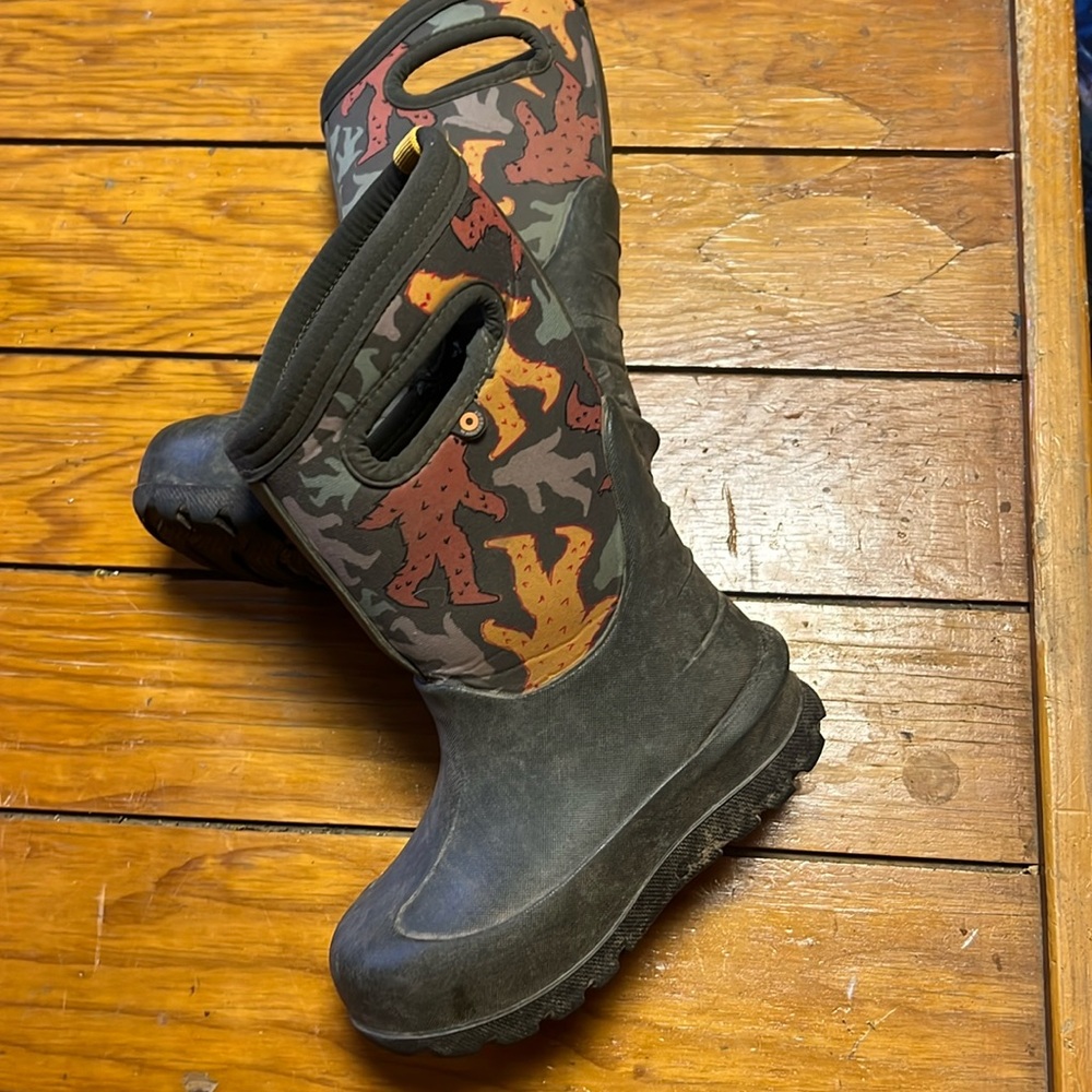 Snow boots